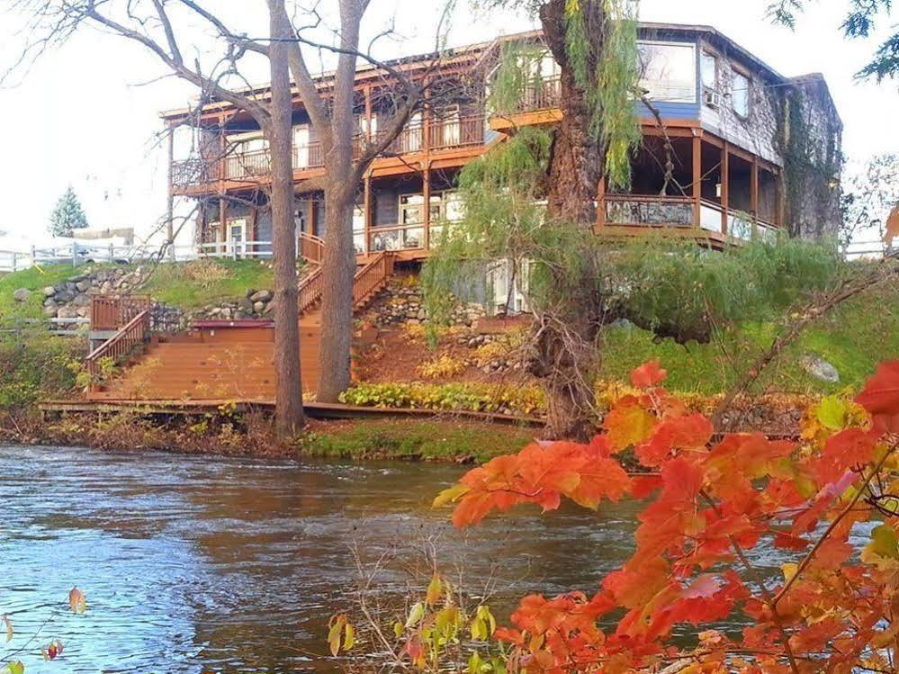 Stone Waters Inn Bellaire Exterior photo